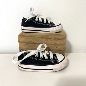 Converse Chuck Taylor Toddler Unisex Black & White Classic Low Top Size 4